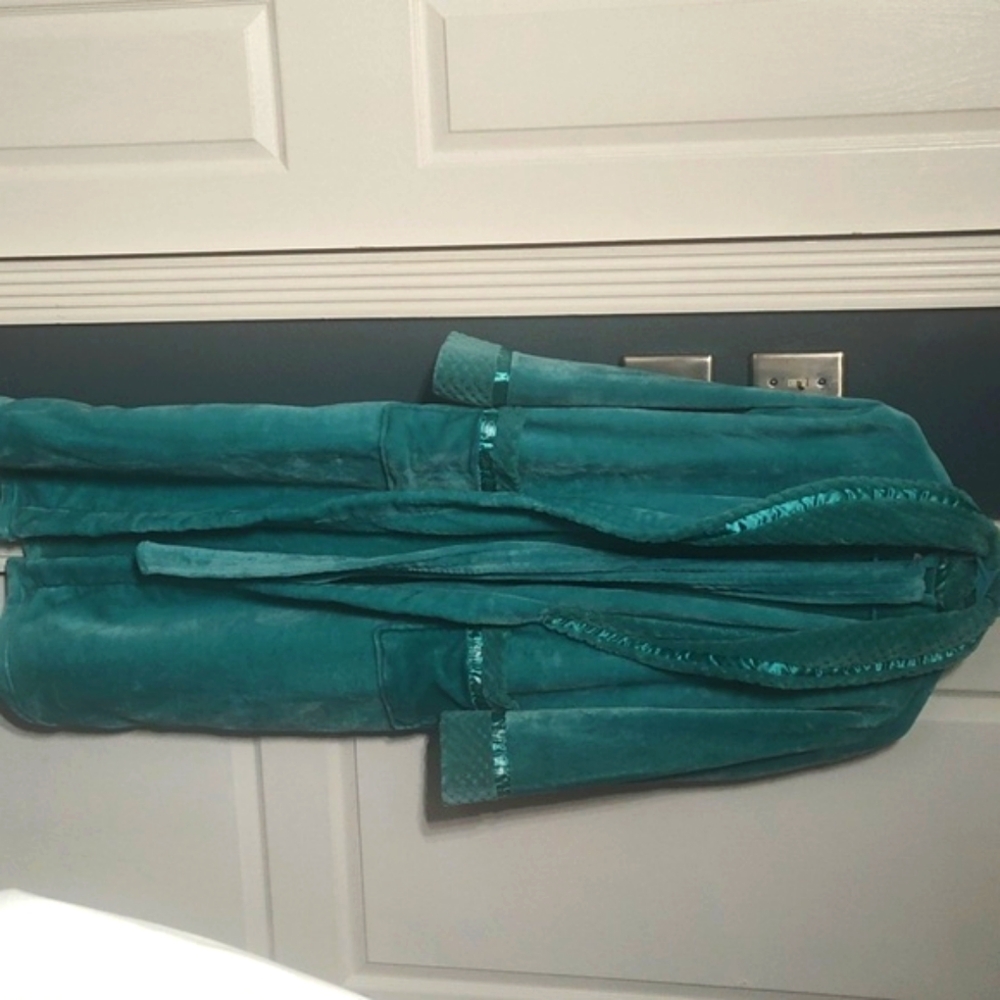 Elegant Teal Women's Robe - Picture 2 of 7